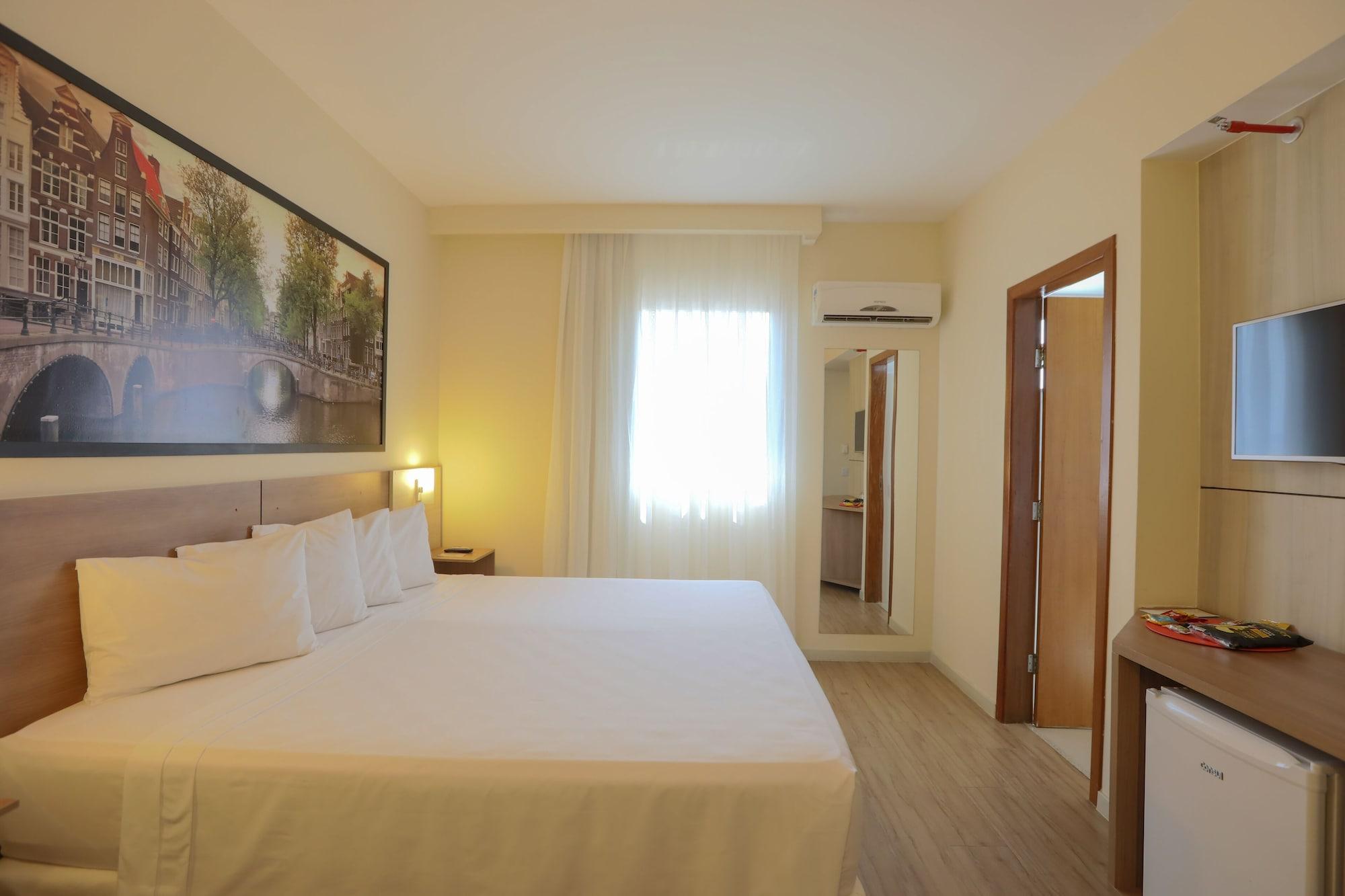 Amsterdam Hotel Montes Claros